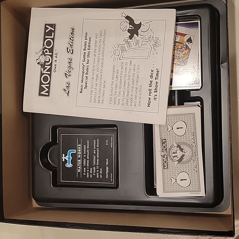 2 game Monopoly Las Vegas and 2000 Millennium editions - Picture 9 of 16